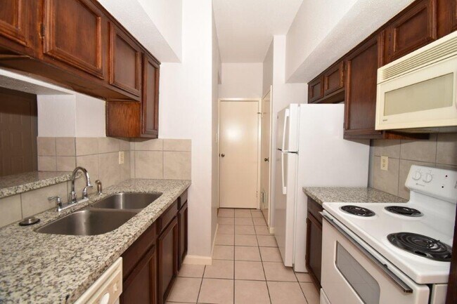 Building Photo - 6602 Harbor Town Dr