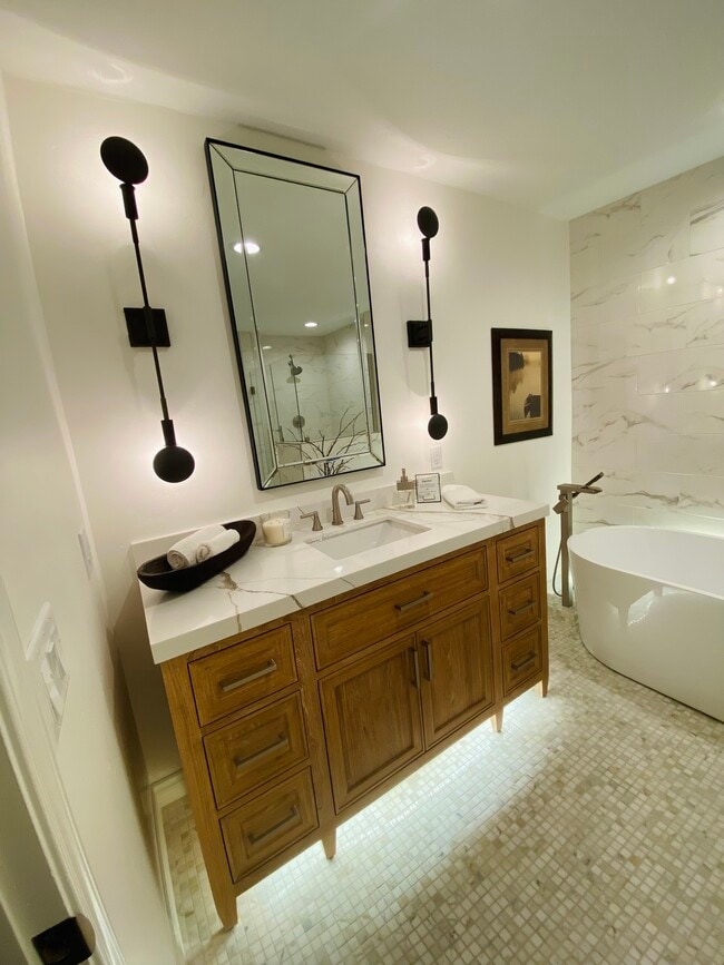 Building Photo - 180 Vista Ln