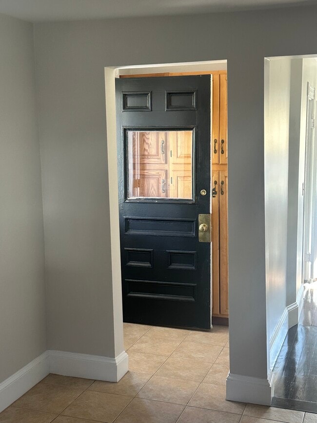 Building Photo - 22 Central St