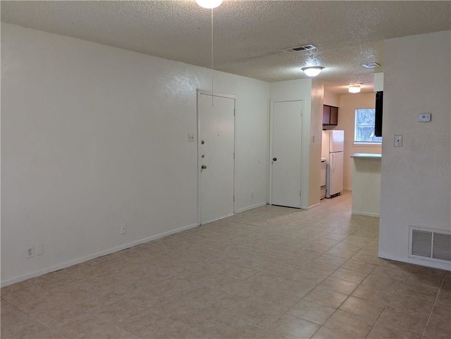 Building Photo - 2641 W Randol Mill Rd