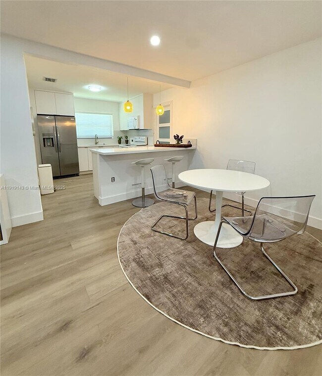 Building Photo - 6250 SW 58th Pl