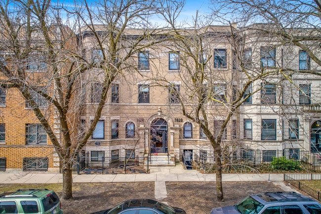 Building Photo - 3818 N Sheffield Ave