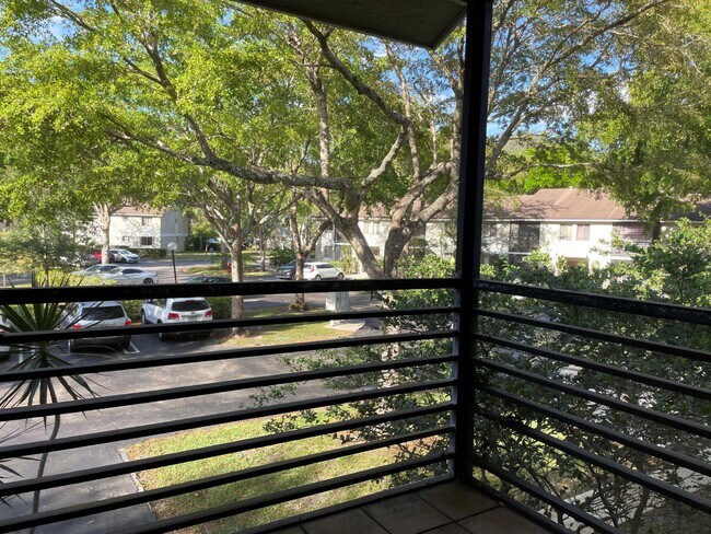 Foto del edificio - 704 Gardens Dr