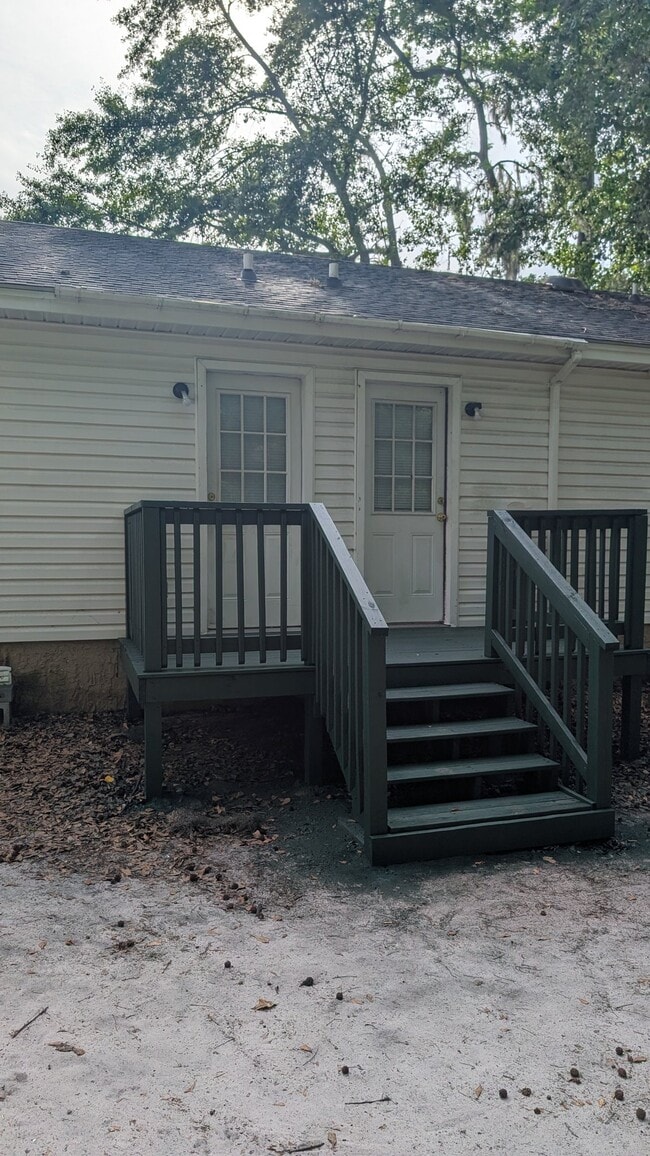 Building Photo - 813 Ash St Ext