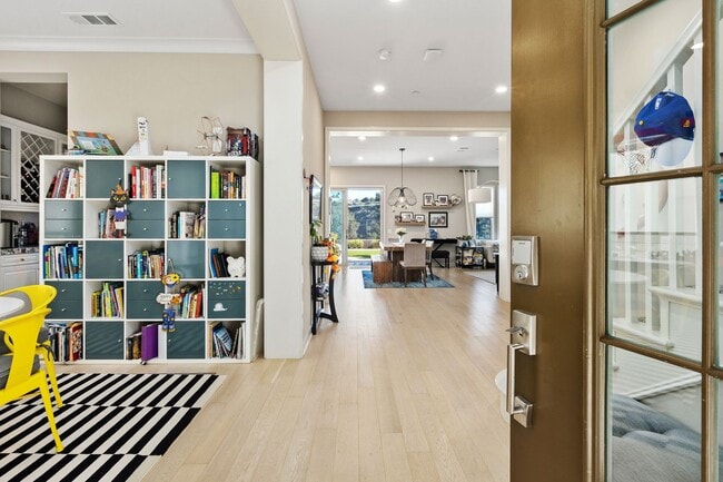 Building Photo - Beautiful 5 bedroom home in Heart of Carmel Valley