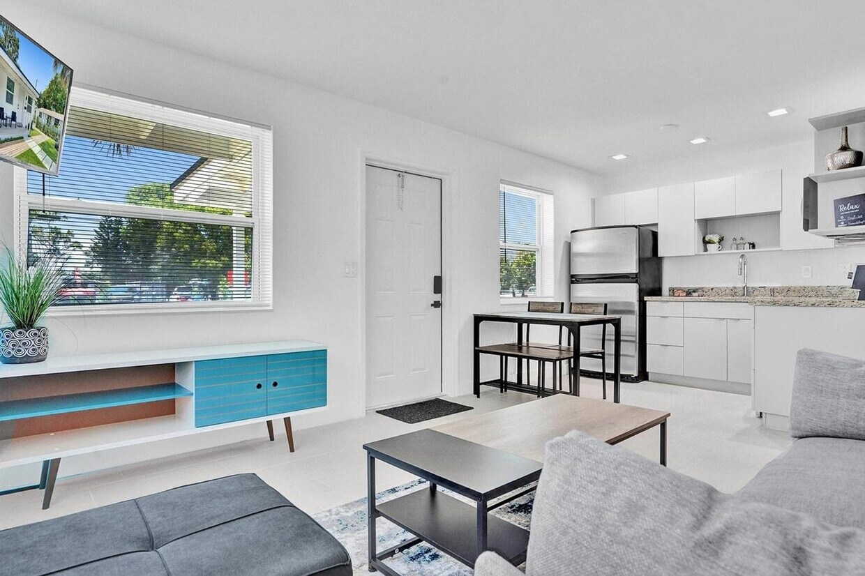 Foto principal - 208 SE 4th St