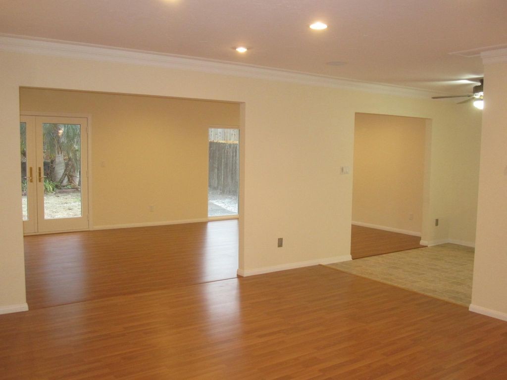 Foto del edificio - 5755 Chandler Dr