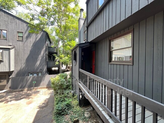 Foto del edificio - 2155 S Walnut St