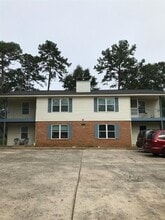 Building Photo - 152 Locke St
