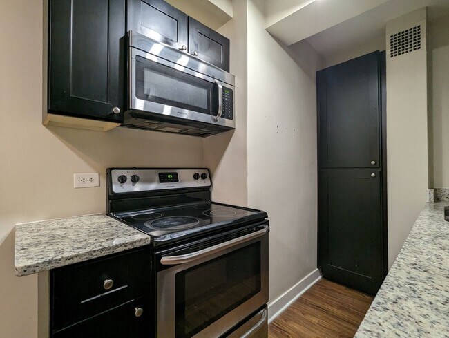 Foto del edificio - 4180 N Marine Dr