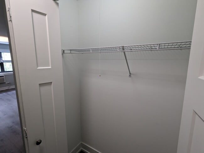 Building Photo - 456 W Barry Ave