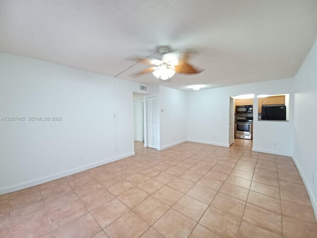 Foto del edificio - 11120 Royal Palm Blvd
