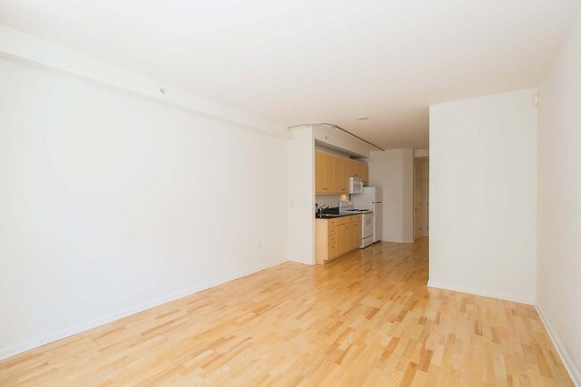 Building Photo - 140 S Van Ness Ave