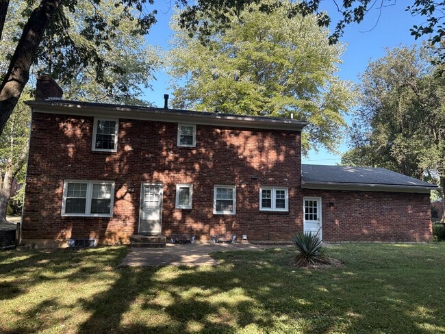 Building Photo - Beautiful 4 Bedroom 2 1/2 Bathroom Home