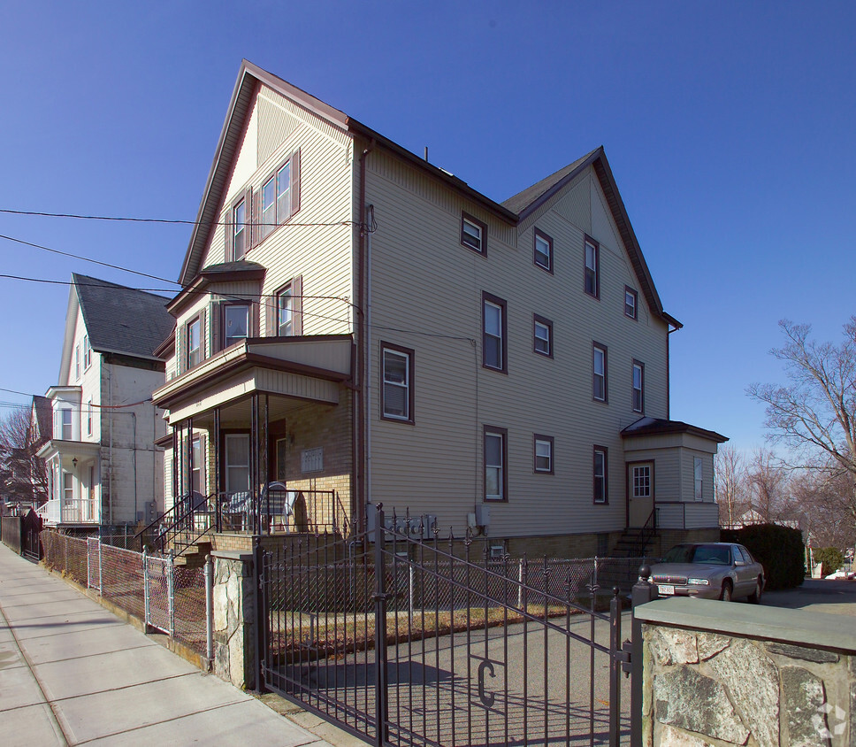 Building Photo - 733 Broadway