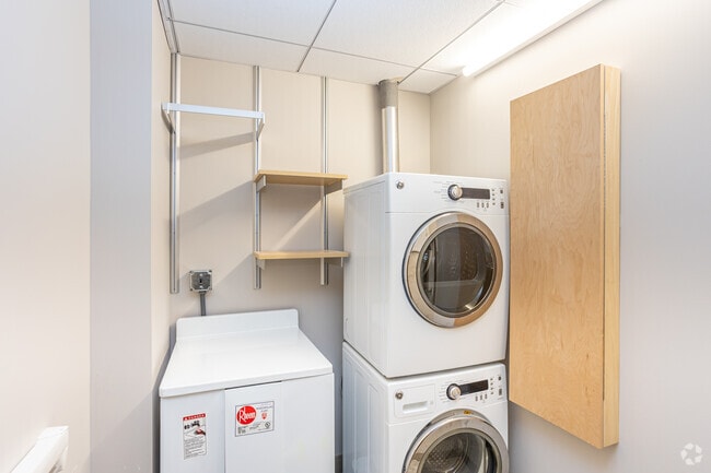 1BR, 1BA, 485SF - Washer/Dryer - 115 Mt Auburn (Fully Furnished)