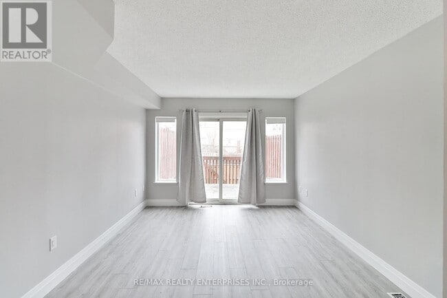 Building Photo - 80-80 Strathaven Dr