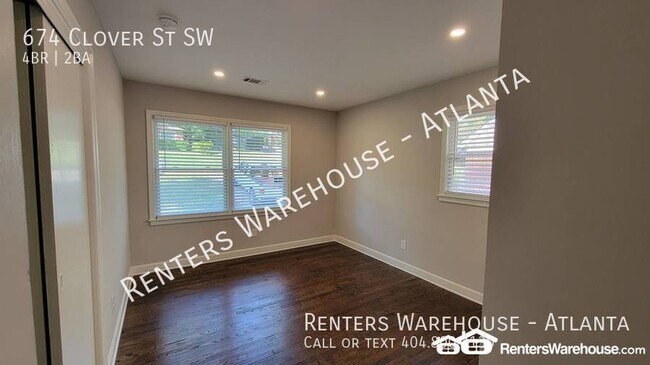 Building Photo - Spacious 4 Bedroom Brick home w/ Full Base...