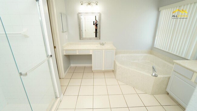 Building Photo - 3539 Foxcroft Cir