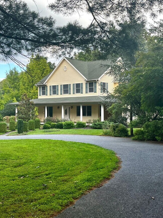 Foto del edificio - 15683 Dover Rd