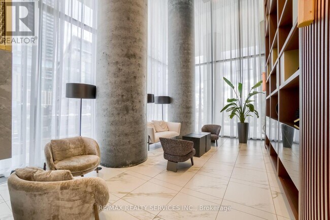 Photo du bâtiment - 950-3950 Portage Pkwy