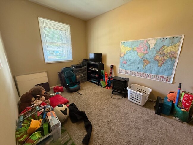 Building Photo - Brick Duplex with Fenced Yard on a Quiet S...