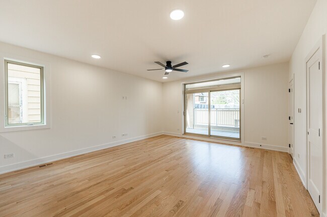 Building Photo - 5856 N Magnolia Ave