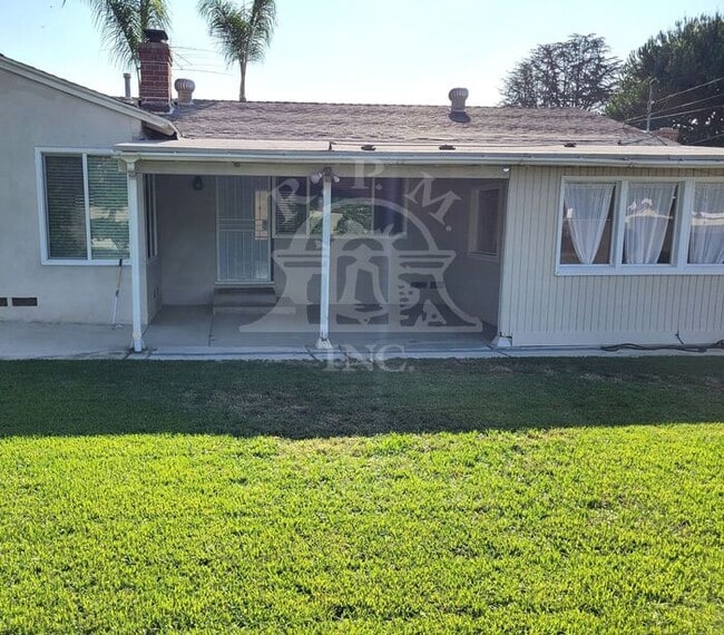 Building Photo - Charming 3 Bedroom Home Available in Oakmo...