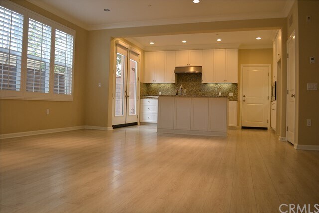 Building Photo - 210 Rodeo