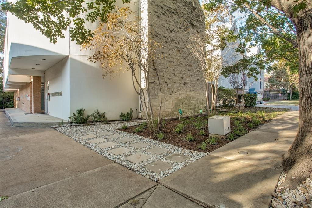 4251 Buena Vista St Unit 3, Dallas, TX 75205 Condo for Rent in Dallas