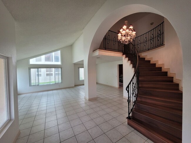 Building Photo - Beautiful 5 Bedroom La Habra Home