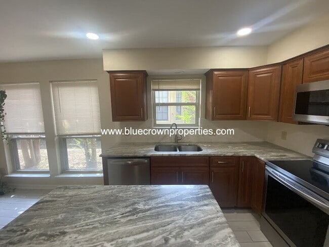 Building Photo - 3508 Jonquil Ln