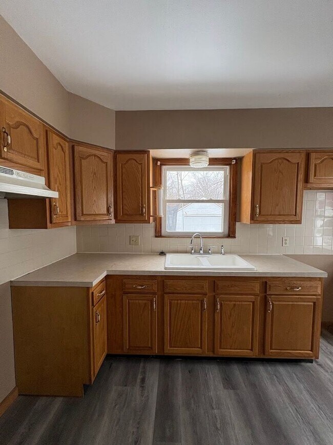 Foto del edificio - Three bedroom one bathroom home for rent