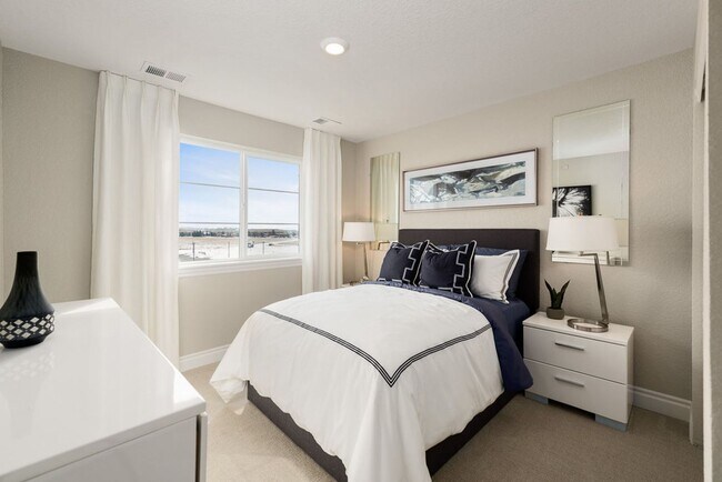Foto del edificio - Beautiful 2-story modern townhome available for rent in booming Interquest & Voyager area