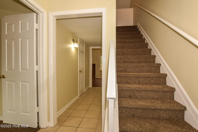 Building Photo - 114 Greenford Pl
