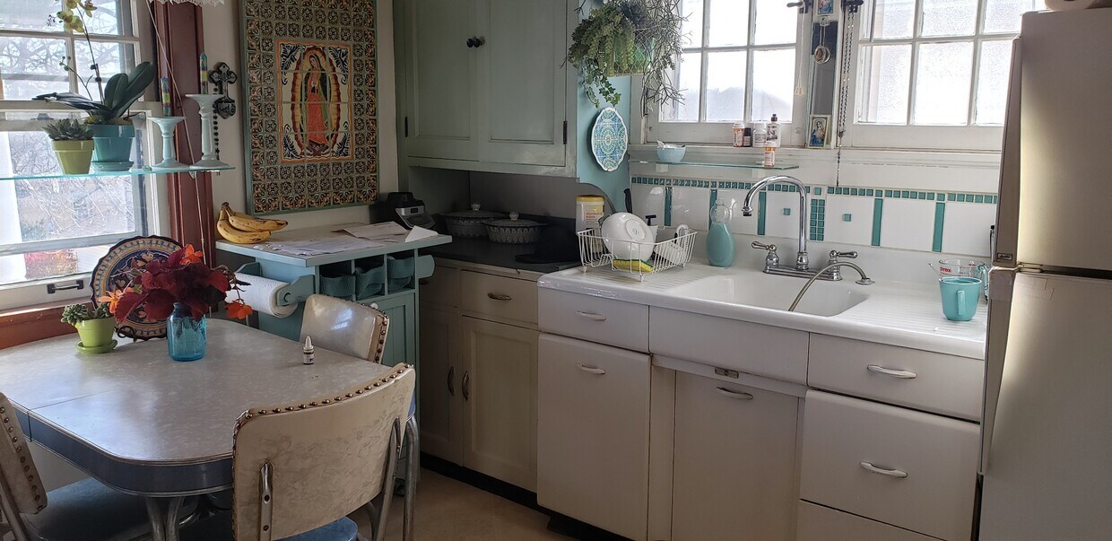 bright kitchen - 1538 S 55th St