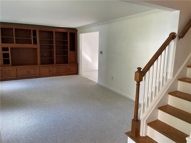 Building Photo - 107 Cornwall Dr
