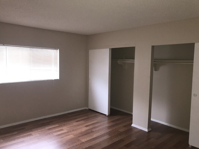 Foto del edificio - 13126 Bromont Ave