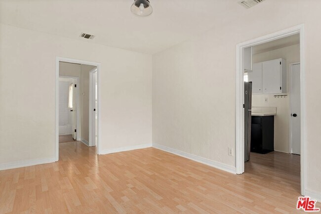 Foto del edificio - 3104 Silver Lake Blvd