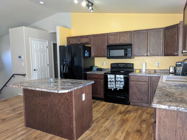 Building Photo - 233 Lupine Dr