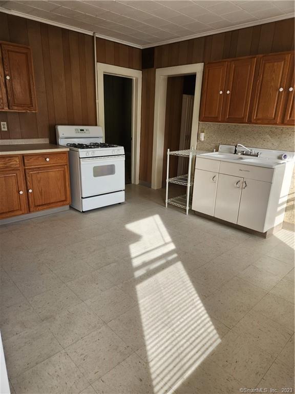 254 Ward St Unit 2, Wallingford, CT 06492 Room for Rent in