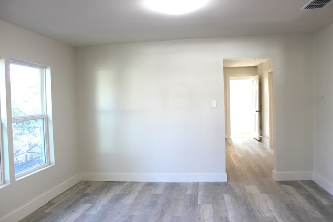 Building Photo - 1038 Green St