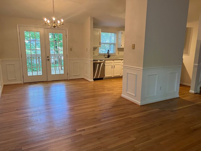 Building Photo - Split Level 3 Bedroom | 2.5 Bath Home in Cary