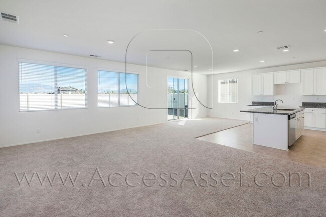 Building Photo - Stunning 4 Bed/3 Bath Two-Story Home In He...