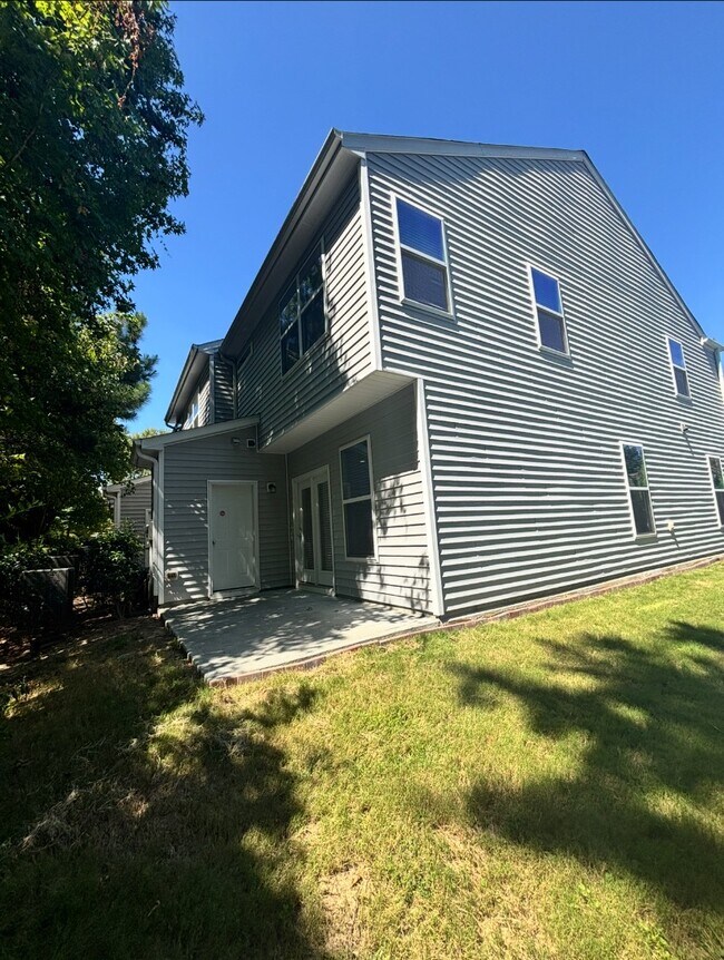 Foto del edificio - 102 Harvest Oaks Ln