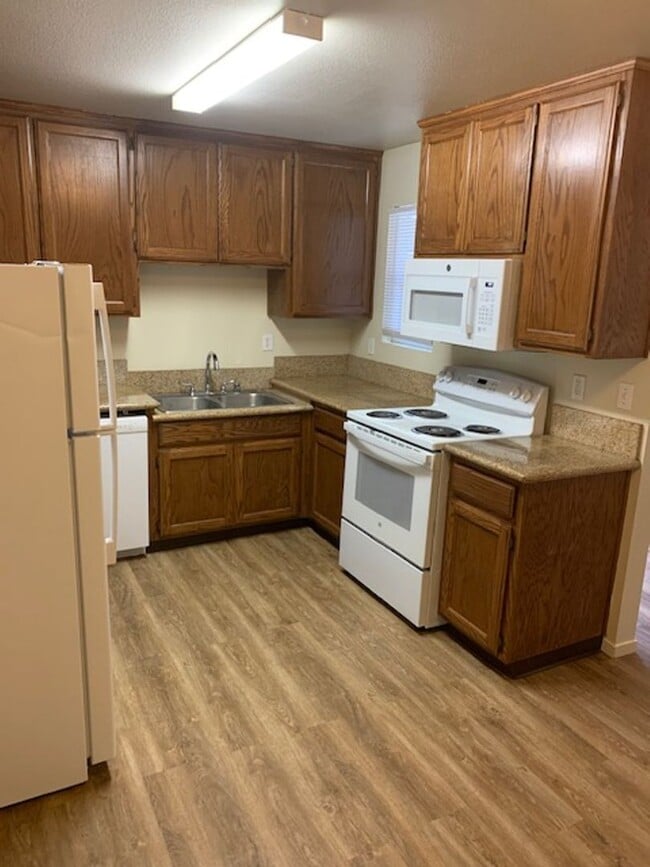 Building Photo - 2 Bed/2 Bath