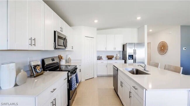 Foto del edificio - 329 Marta Dr