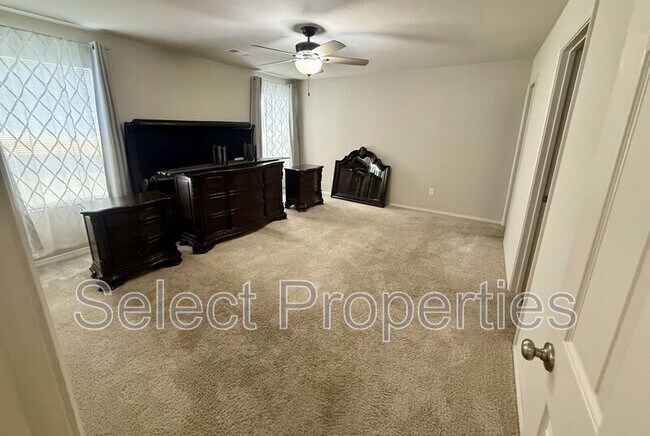 Foto del edificio - 2400 Windy Ln