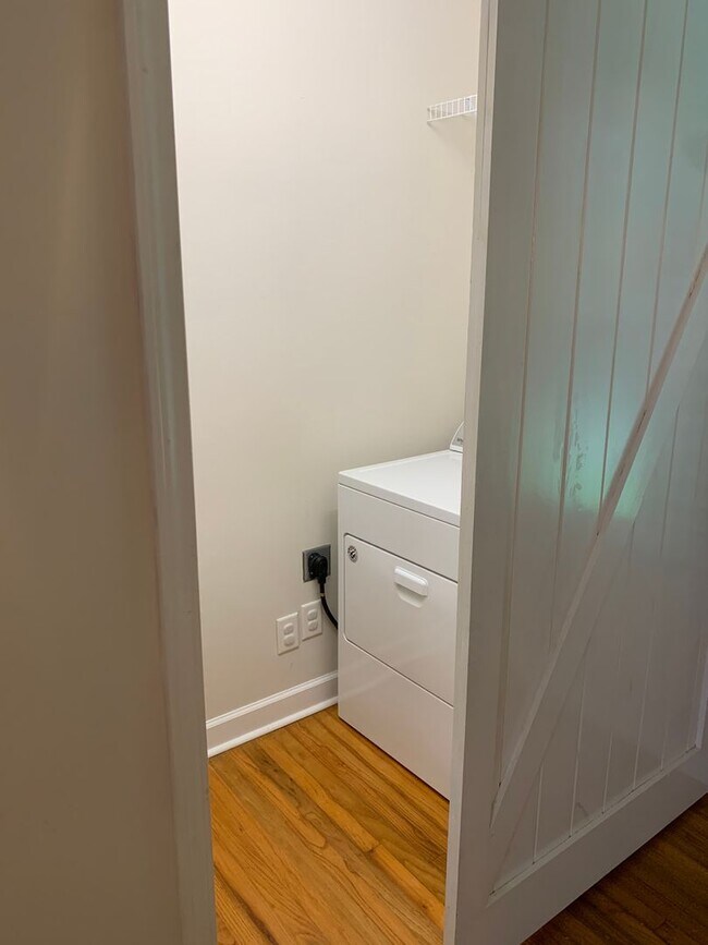 Foto del edificio - Super Cute One Level Home Across from New ...