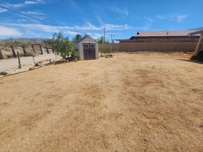 Foto del edificio - Beautiful 3 Bedroom 2 Bath!